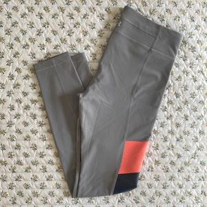 Women’s Under Armour leggings size medium